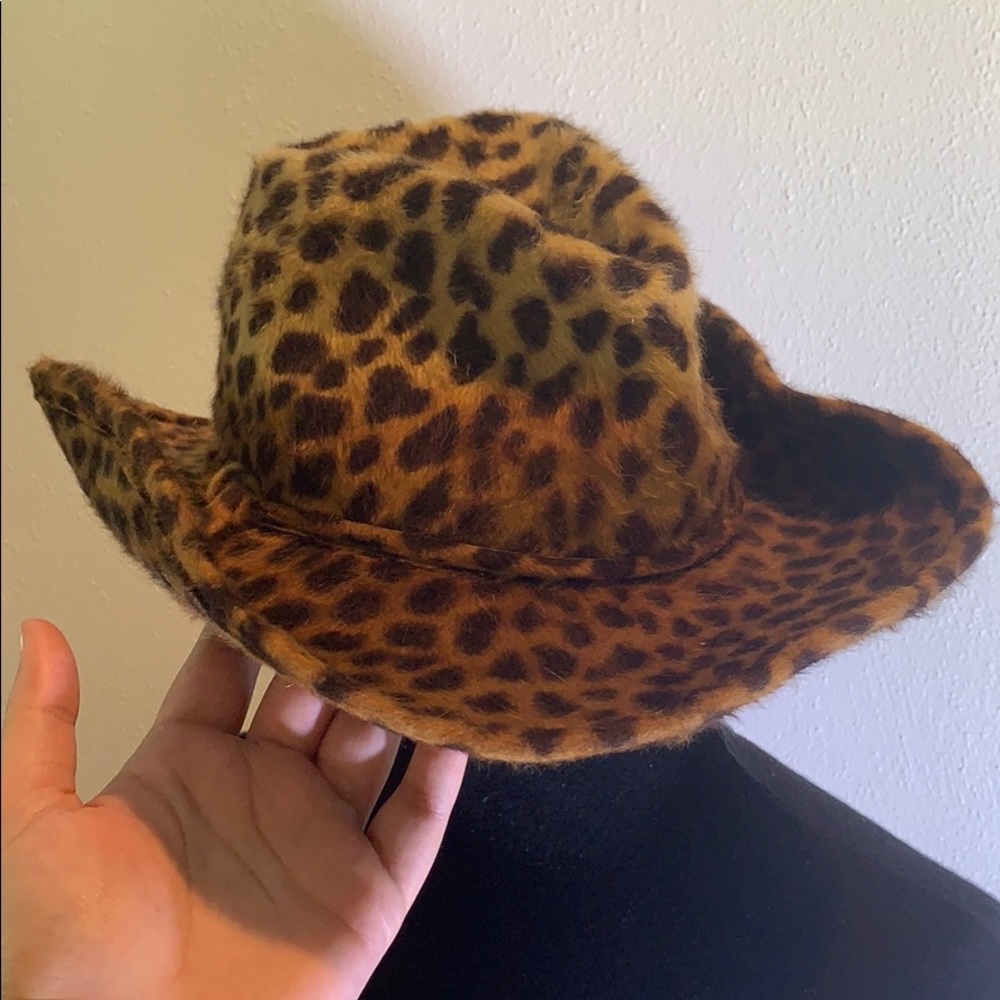 Leopard Hat - Picture 2 of 3